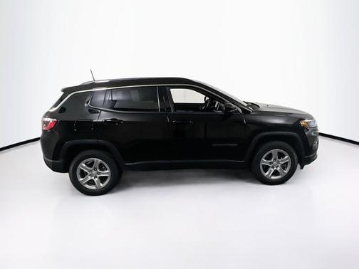 Diamond Black Crystal Pearlcoat 2023 Jeep Compass Latitude