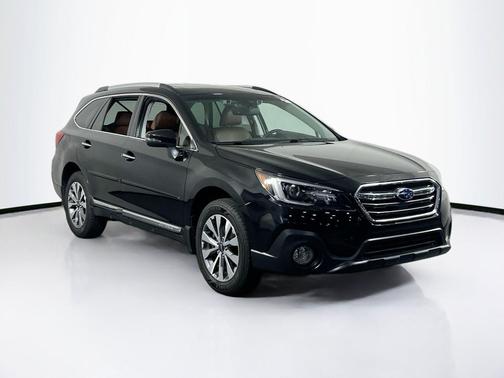 Crystal Black Silica 2018 Subaru Outback 2.5i Touring