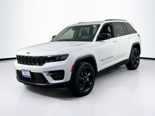 Bright White Clearcoat 2023 Jeep Grand Cherokee Altitude