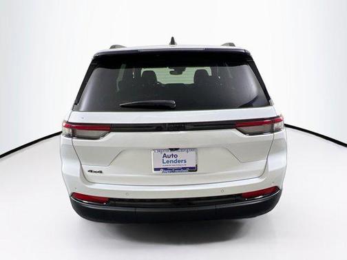 Bright White Clearcoat 2023 Jeep Grand Cherokee Altitude