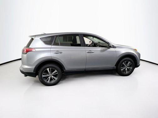 Silver Sky Metallic 2018 Toyota RAV4 XLE