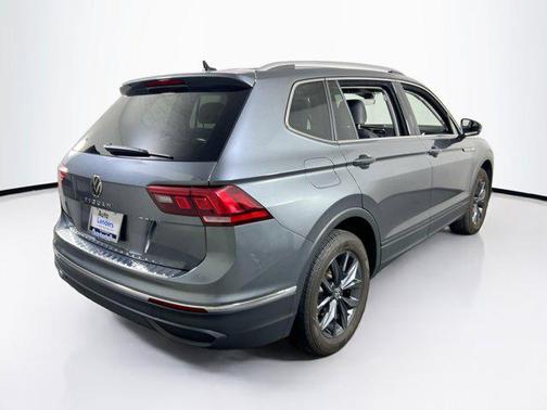 Platinum Gray Metallic 2023 Volkswagen Tiguan 2.0T SE
