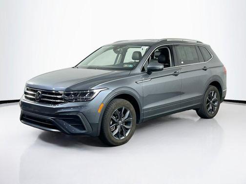 Platinum Gray Metallic 2023 Volkswagen Tiguan 2.0T SE