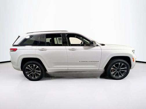 2022 Jeep Grand Cherokee Overland