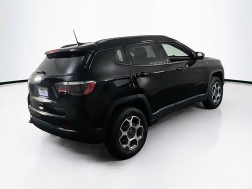 Diamond Black Crystal Pearlcoat 2022 Jeep Compass Trailhawk