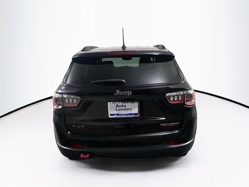 Diamond Black Crystal Pearlcoat 2022 Jeep Compass Trailhawk