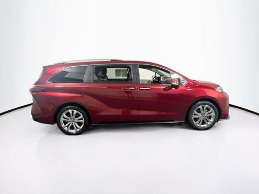 2022 Toyota Sienna Platinum 7 Passenger