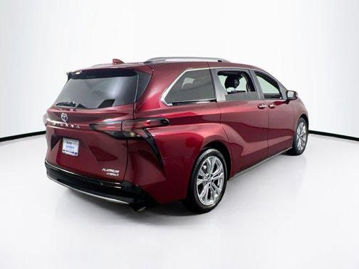 2022 Toyota Sienna Platinum 7 Passenger