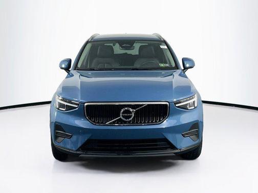 2023 Volvo XC40 B5 Core