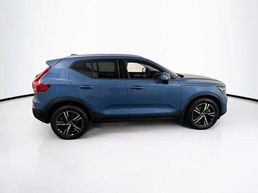 2023 Volvo XC40 B5 Core