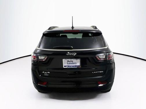 Diamond Black Crystal Pearlcoat 2022 Jeep Compass Limited