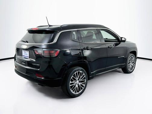 Diamond Black Crystal Pearlcoat 2022 Jeep Compass Limited