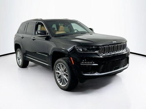 Diamond Black Crystal Pearlcoat 2023 Jeep Grand Cherokee Summit