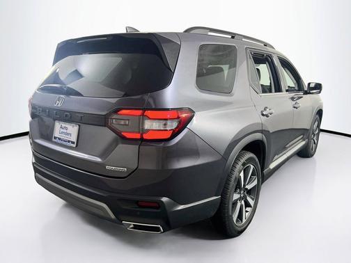 Modern Steel Metallic 2023 Honda Pilot Touring 8-Passenger