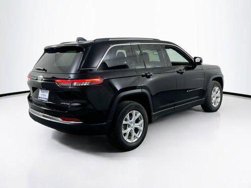 Diamond Black Crystal Pearlcoat 2023 Jeep Grand Cherokee Limited