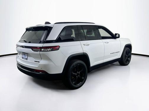 Bright White Clearcoat 2023 Jeep Grand Cherokee Limited