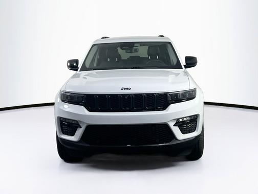 Bright White Clearcoat 2023 Jeep Grand Cherokee Limited