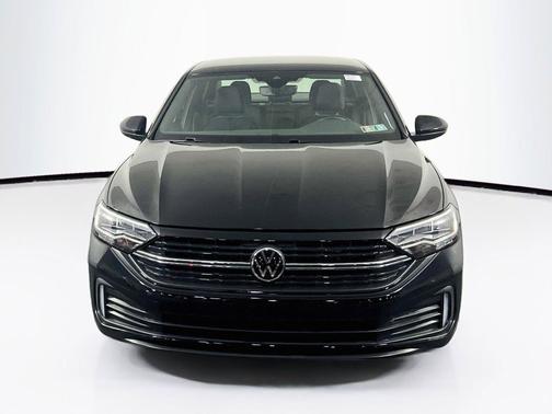 Deep Black Pearl 2023 Volkswagen Jetta 1.5T Sport