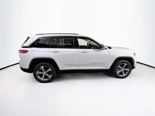 Bright White Clearcoat 2023 Jeep Grand Cherokee Limited