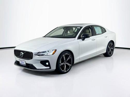 2023 Volvo S60 B5 Core Dark Theme