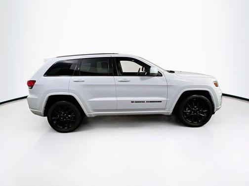 2022 Jeep Grand Cherokee Laredo