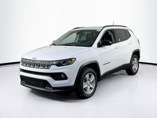 Bright White Clearcoat 2022 Jeep Compass Latitude