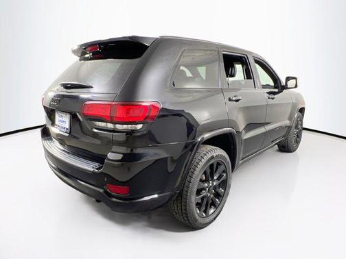 2022 Jeep Grand Cherokee Laredo