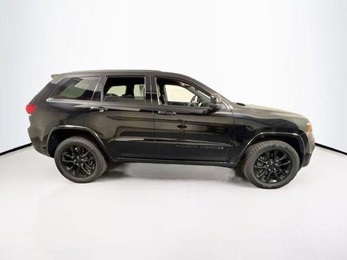 2022 Jeep Grand Cherokee Laredo