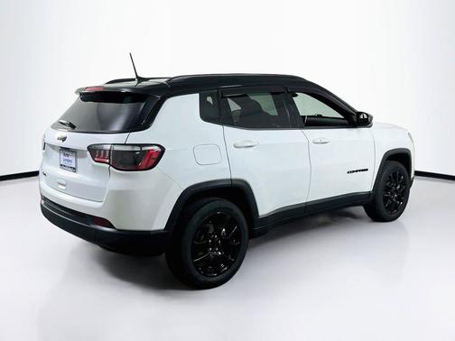 Bright White Clearcoat 2023 Jeep Compass Latitude