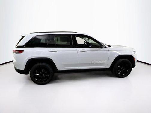 Bright White Clearcoat 2023 Jeep Grand Cherokee Limited