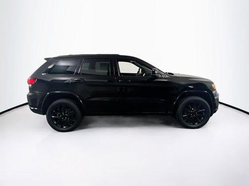 2022 Jeep Grand Cherokee Laredo