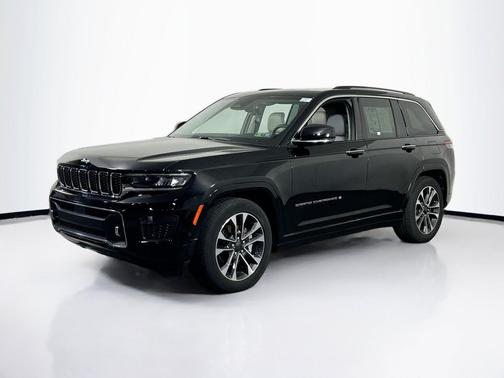 Diamond Black Crystal Pearlcoat 2023 Jeep Grand Cherokee Overland