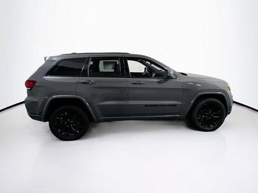 2022 Jeep Grand Cherokee Laredo