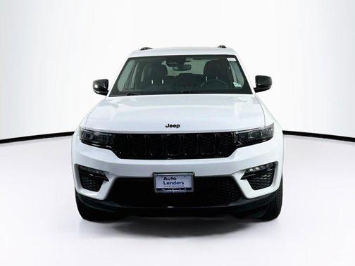 Bright White Clearcoat 2023 Jeep Grand Cherokee Limited