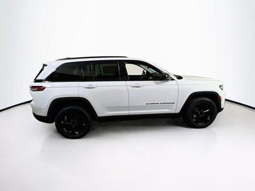 Bright White Clearcoat 2023 Jeep Grand Cherokee Limited