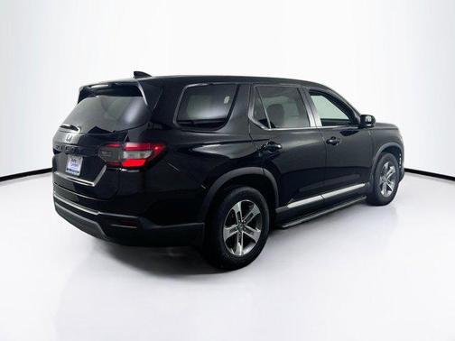 Crystal Black Pearl 2023 Honda Pilot AWD EX-L 7 Passenger