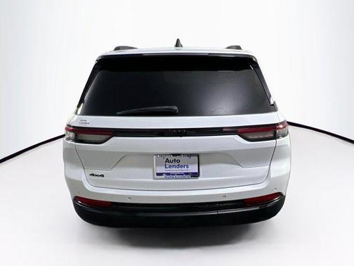 Bright White Clearcoat 2023 Jeep Grand Cherokee Altitude