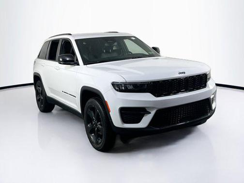 Bright White Clearcoat 2023 Jeep Grand Cherokee Altitude
