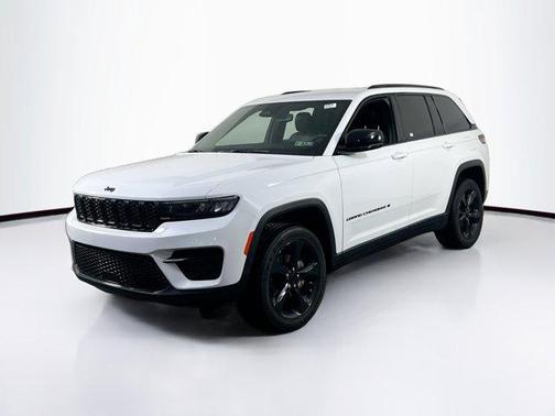 Bright White Clearcoat 2023 Jeep Grand Cherokee Altitude