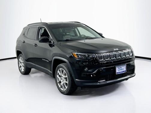 Diamond Black Crystal Pearlcoat 2022 Jeep Compass Latitude Lux