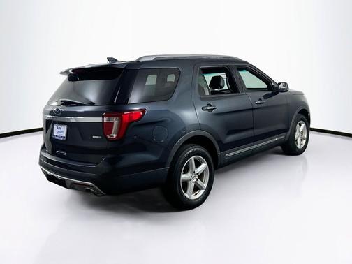 Smoked Quartz Metallic Tinted Clearcoat 2017 Ford Explorer XLT