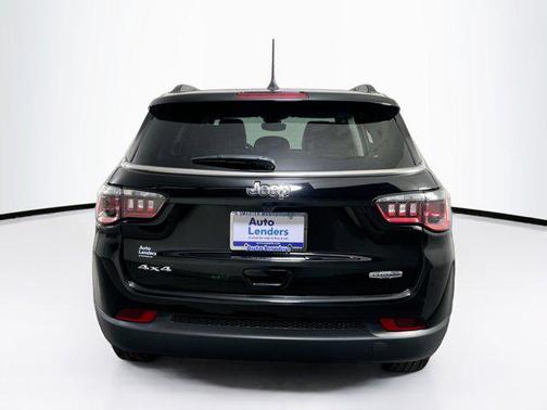 Diamond Black Crystal Pearlcoat 2022 Jeep Compass Latitude