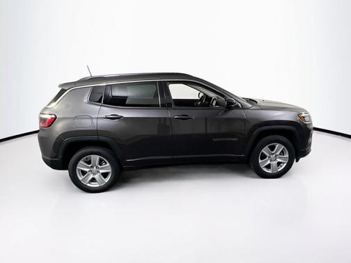 Granite Crystal Metallic Clearcoat 2022 Jeep Compass Latitude