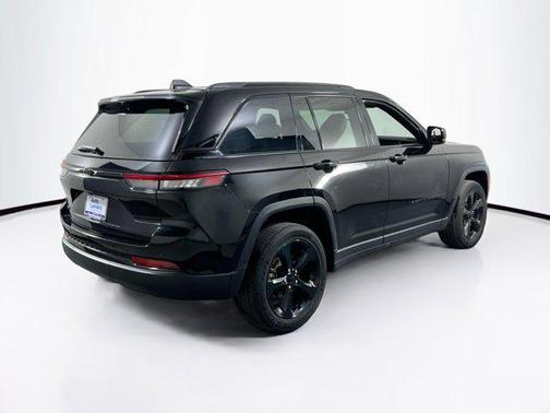 Diamond Black Crystal Pearlcoat 2023 Jeep Grand Cherokee Altitude