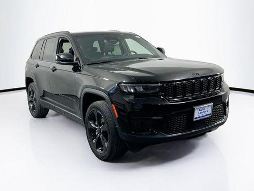 Diamond Black Crystal Pearlcoat 2023 Jeep Grand Cherokee Altitude