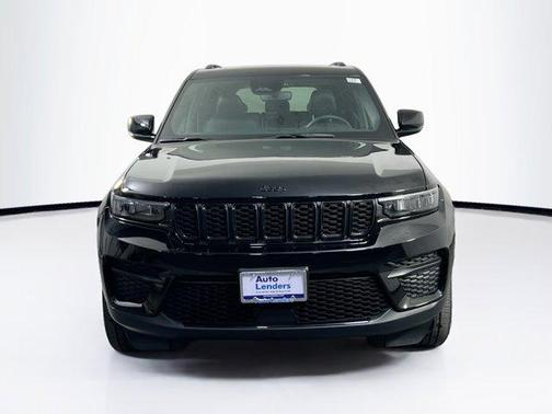 Diamond Black Crystal Pearlcoat 2023 Jeep Grand Cherokee Altitude