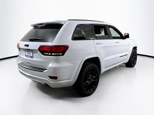 2022 Jeep Grand Cherokee Laredo