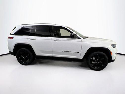 Bright White Clearcoat 2023 Jeep Grand Cherokee Limited