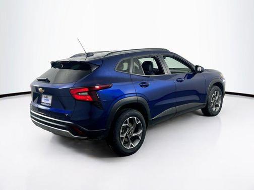 Blue Glow Metallic 2024 Chevrolet Trax LT