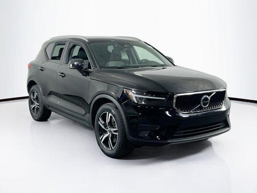 2023 Volvo XC40 B4 Core